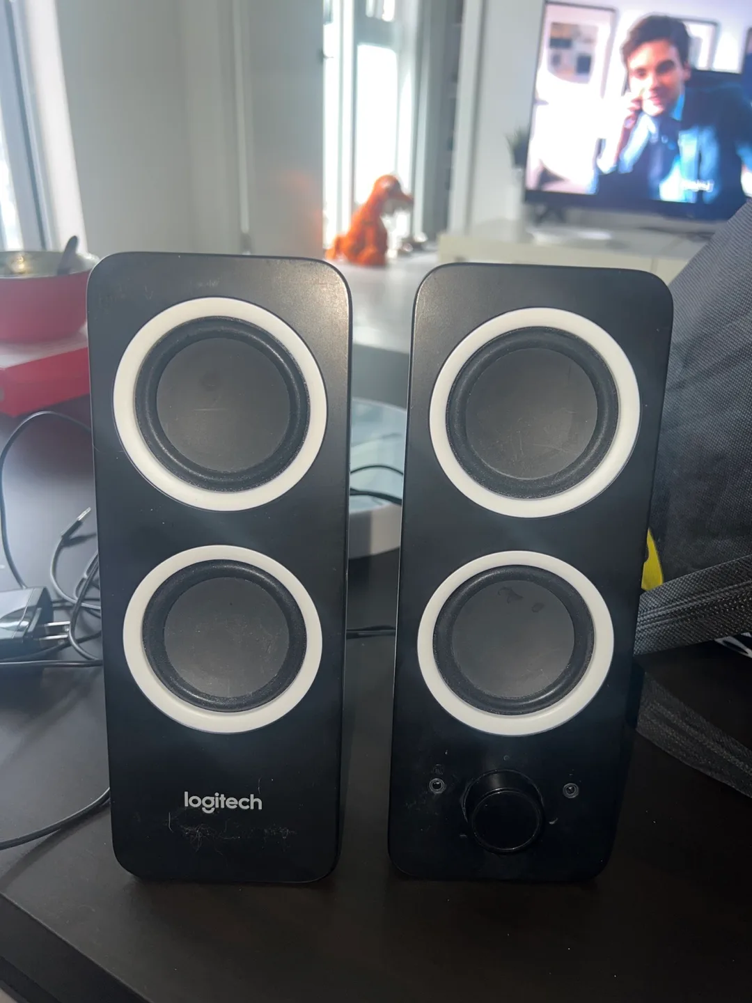 Logitech Z200 Computer Speakers thumbnail