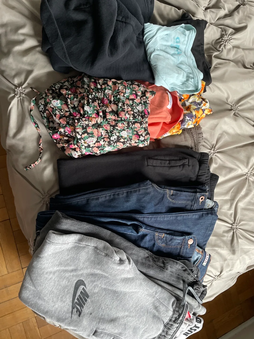 Bundle of women's clothing thumbnail
