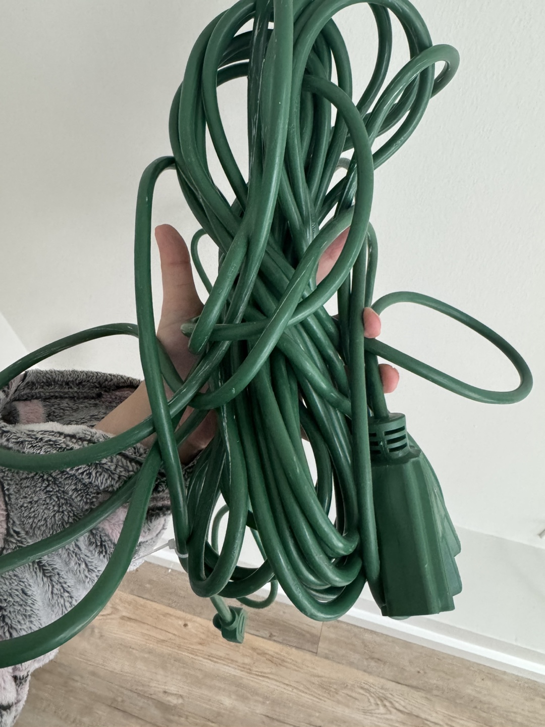Green Outdoor Extension Cord with 3 Outlets - photo 2