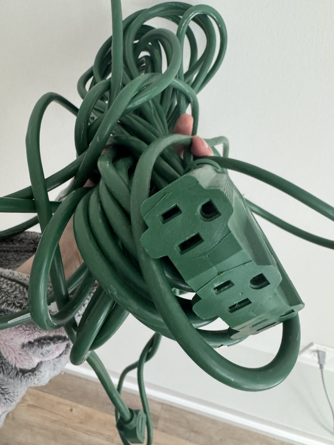 Green Outdoor Extension Cord with 3 Outlets