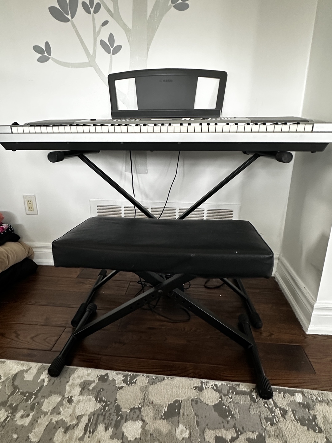 Yamaha PSR-E233 Keyboard with Stand and Pedals
