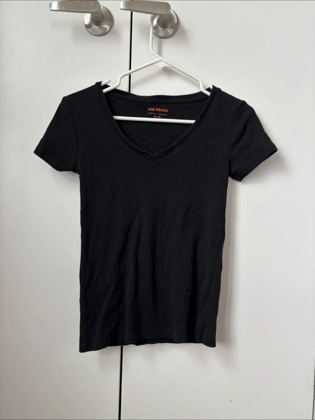 Women’s JOE FRESH Black V-Neck T-Shirt thumbnail