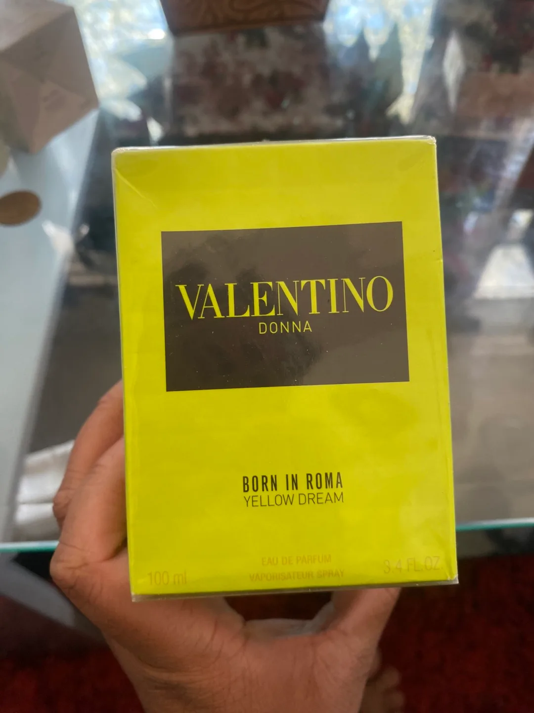 Valentino Donna Born in Roma Yellow Dream Eau de Parfum thumbnail
