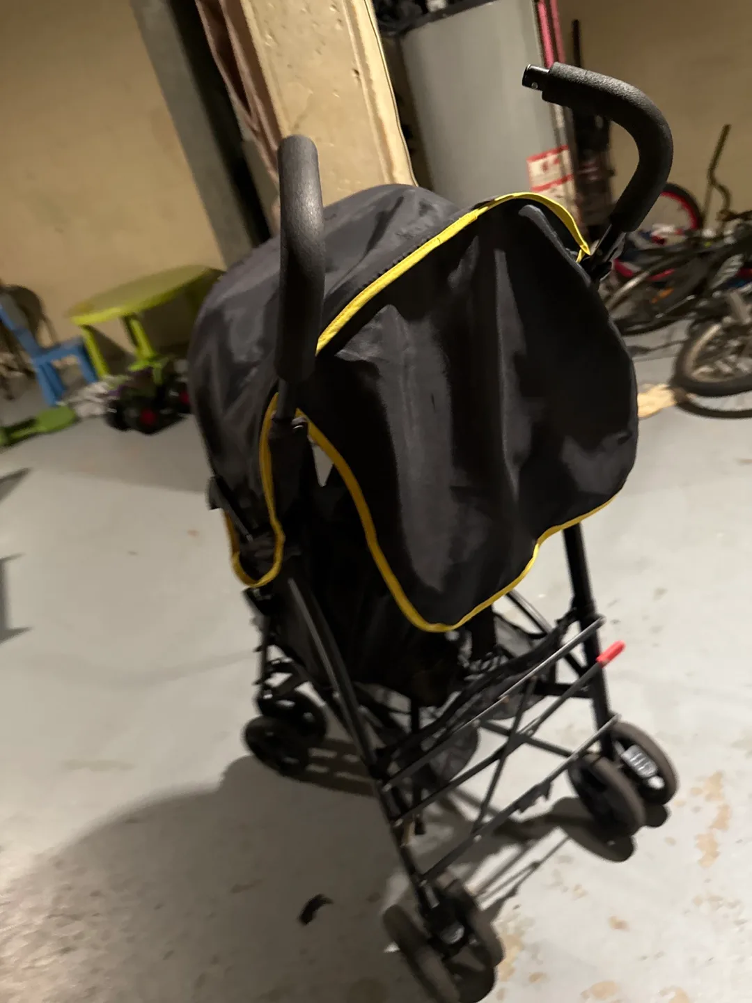 Black and Yellow Umbrella Stroller image indicator(3)