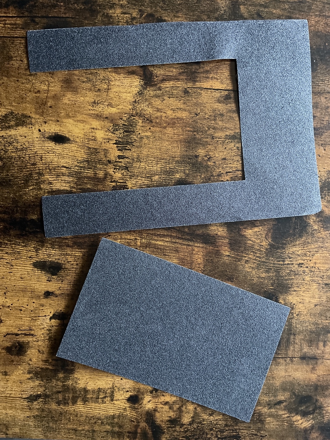 Dog scratche pad with treat box & extra sand paper replacement - photo 3