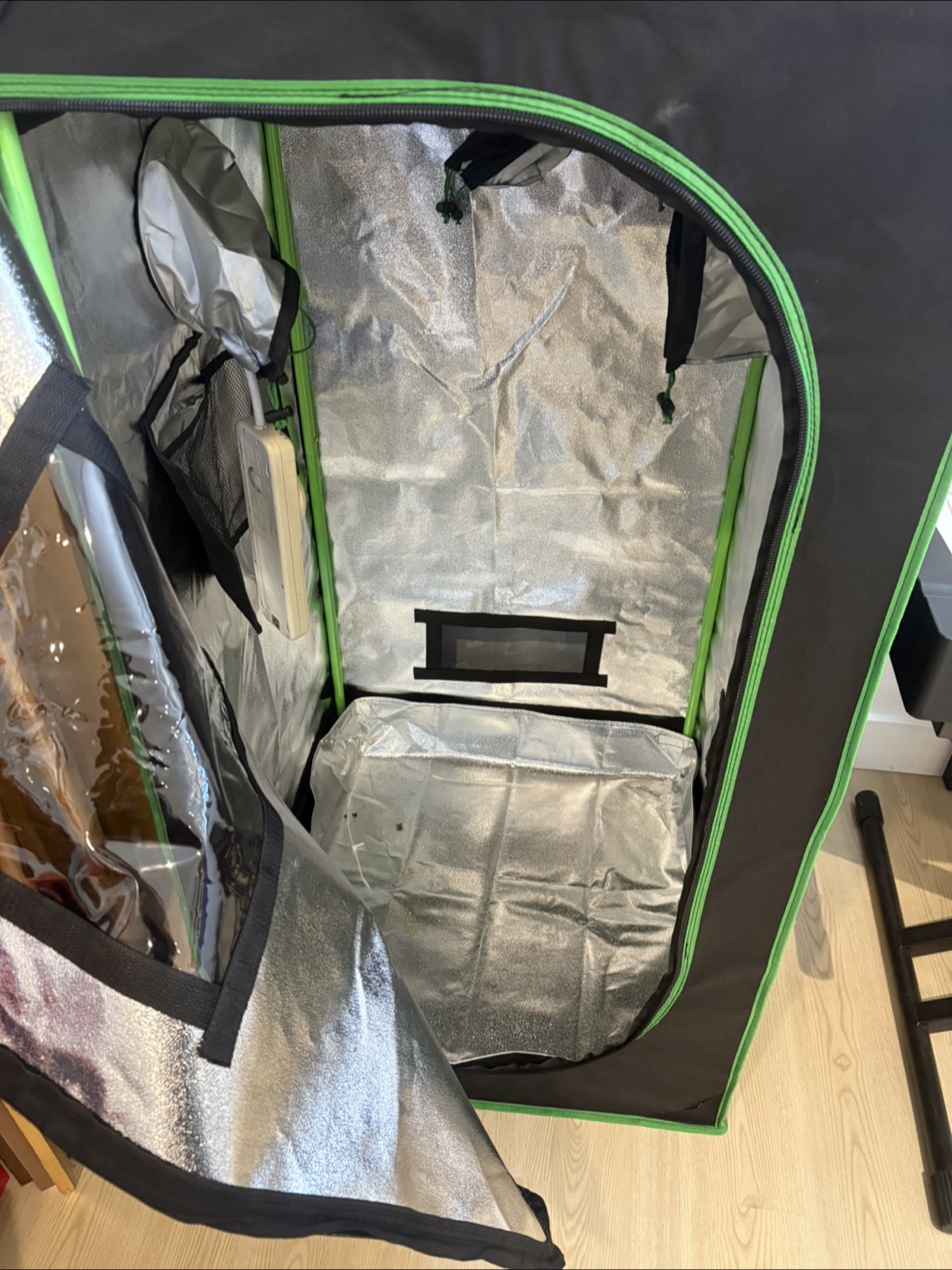 Grow Tent - Indoor Gardening Setup - photo 2