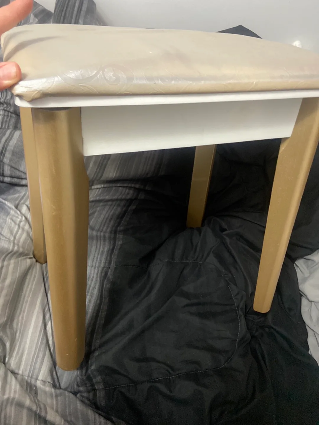 Vanity Stool image indicator(2)