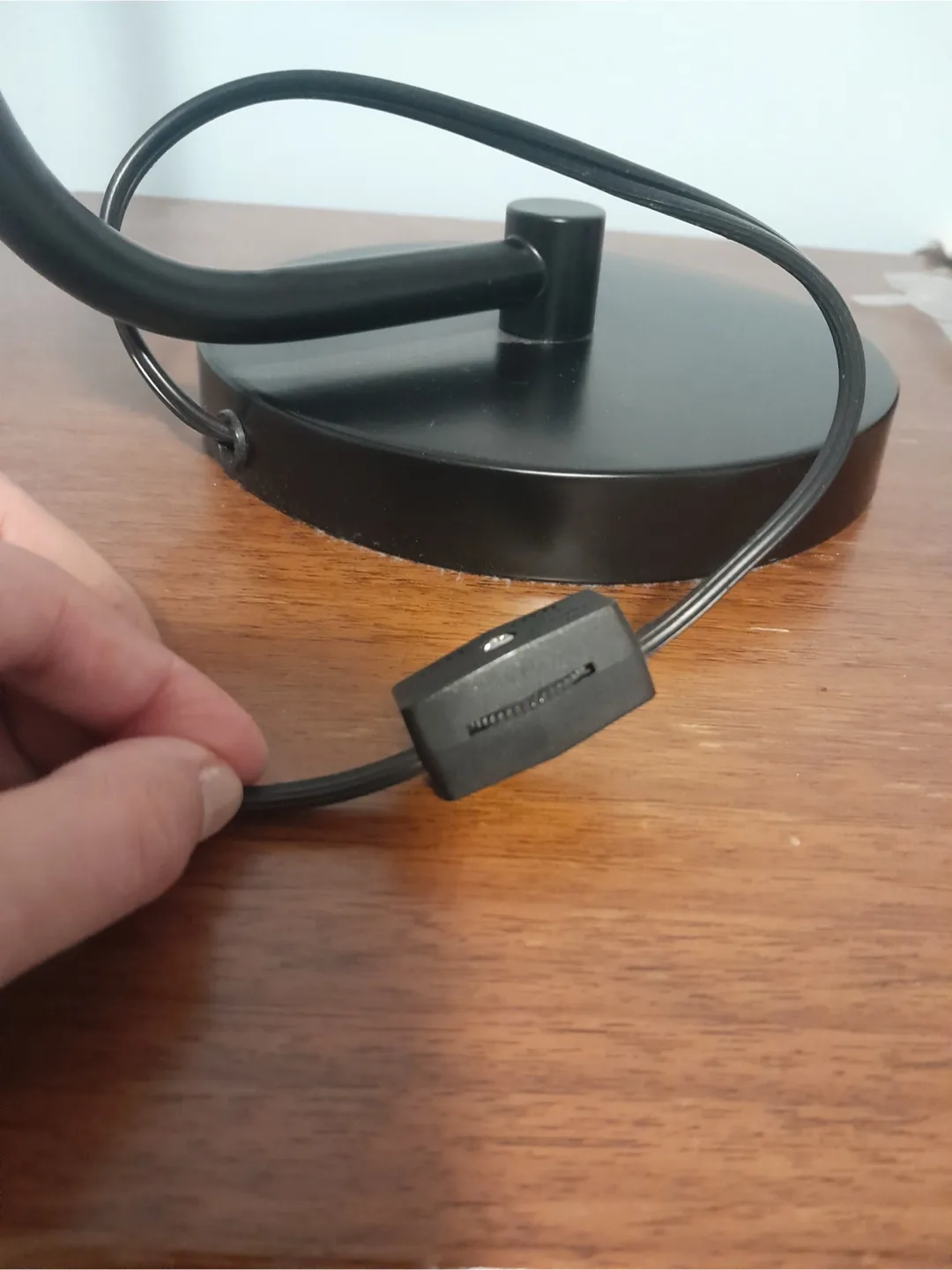 Modern Black Desk Lamp with Clear Glass Shade image indicator(2)