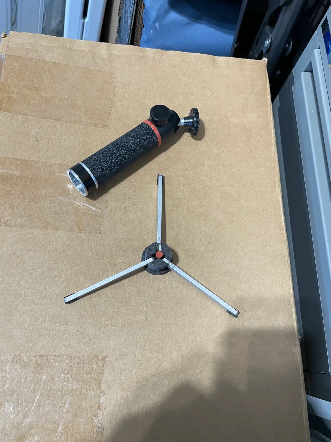 Mini Tripod and Extendable Handle 🧡 image indicator(2)