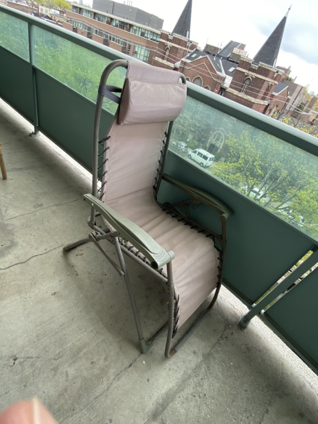 Gravity chair