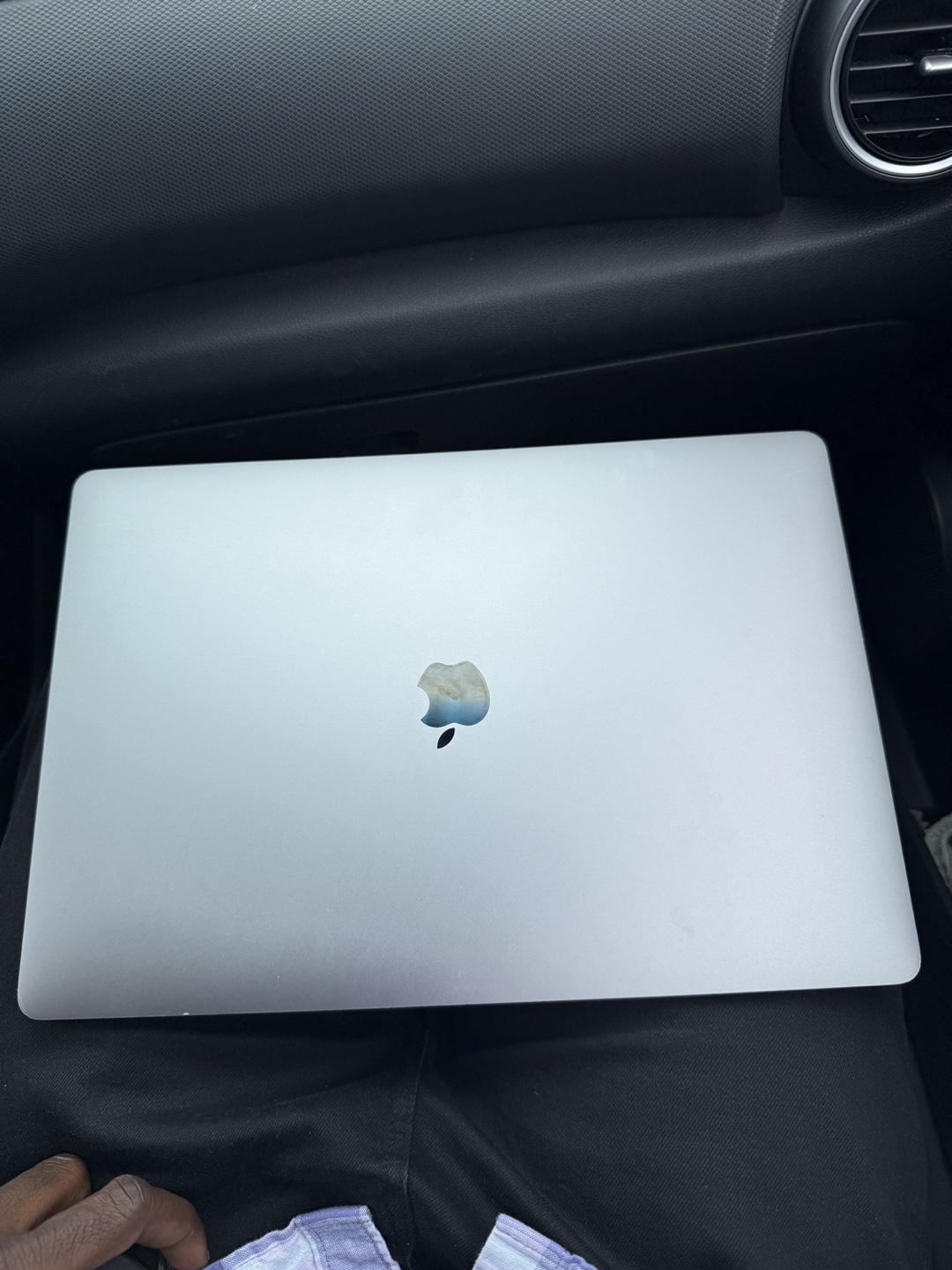MacBook Pro - Excellent Condition - photo 3