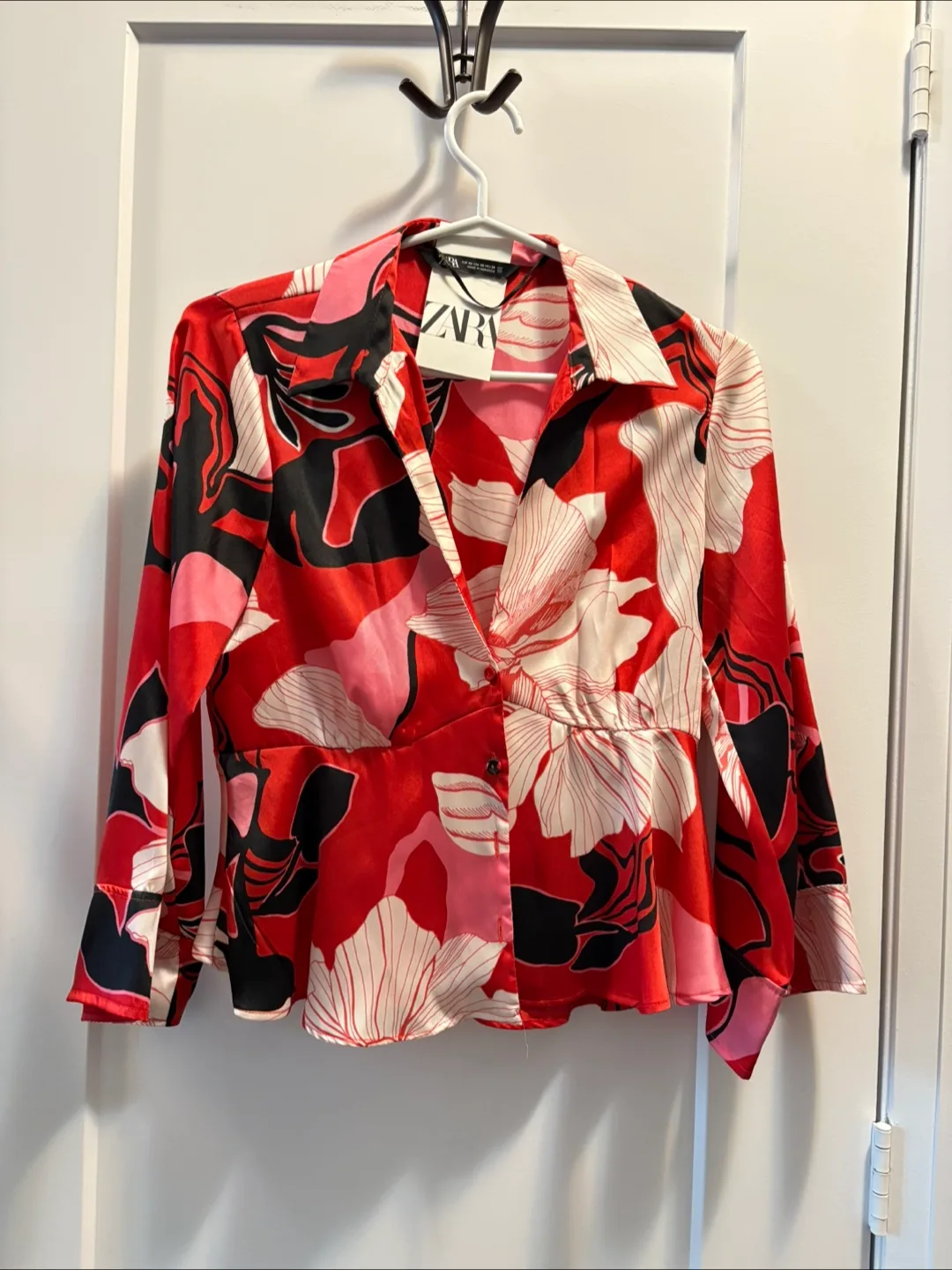 Zara Red Floral Button-Up Blouse thumbnail
