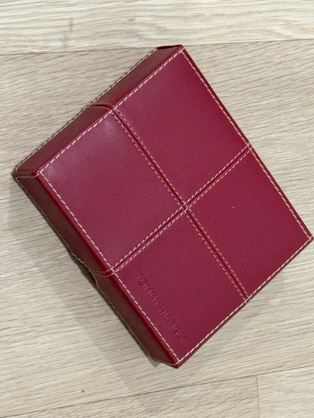 (Band New) Tommy Hilfiger Leather Wallet & Box Set image indicator(2)