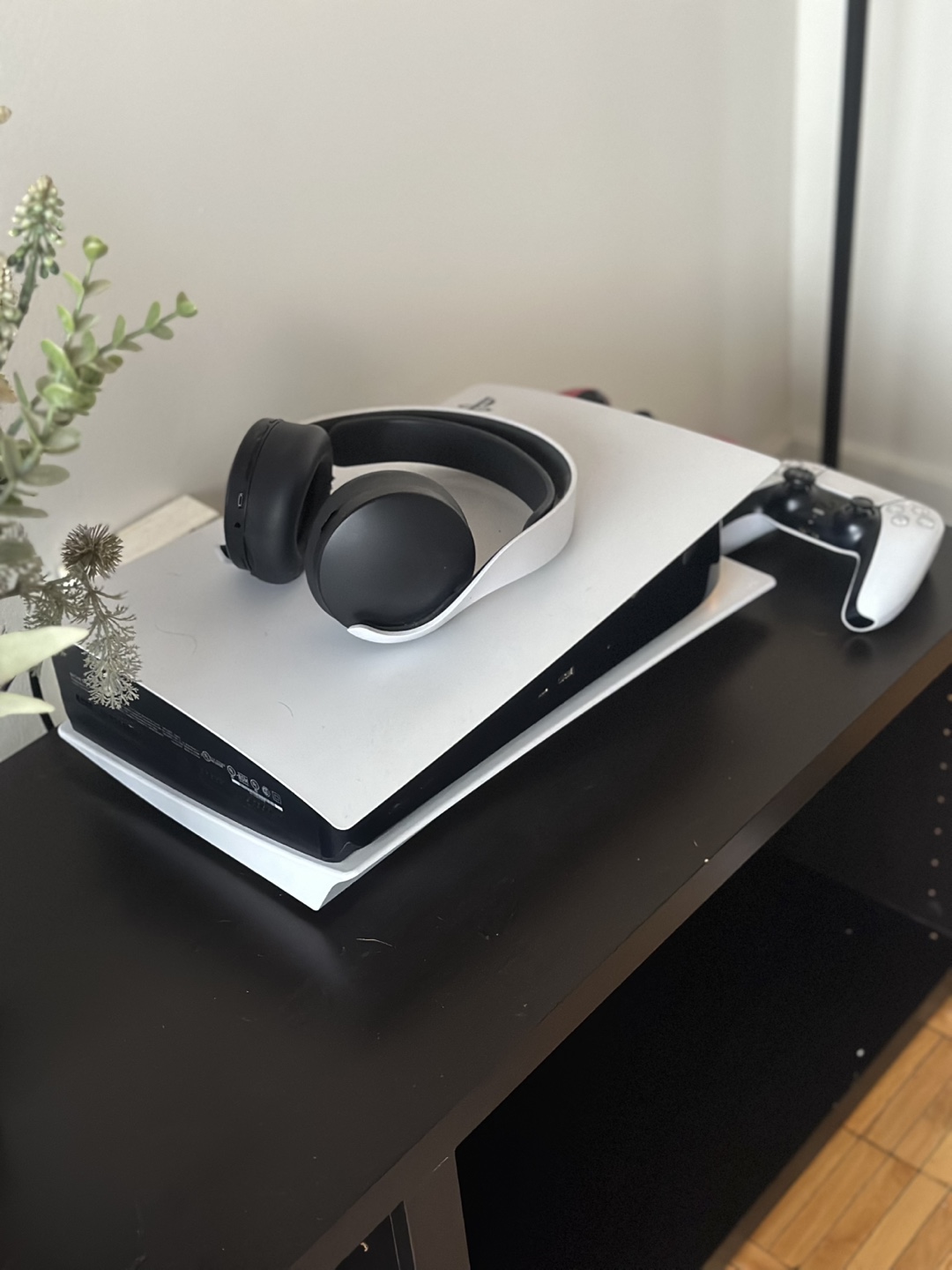 PlayStation 5 + Pulse 3D + 2 DualSense Controllers. PS5 - photo 2