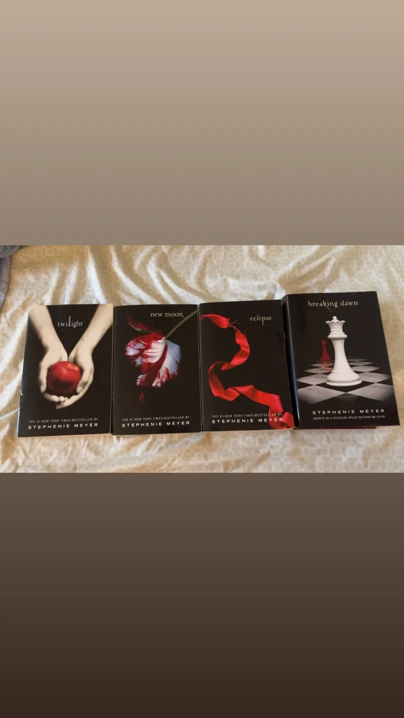 Twilight Saga Complete Collection - Books 1-4 thumbnail
