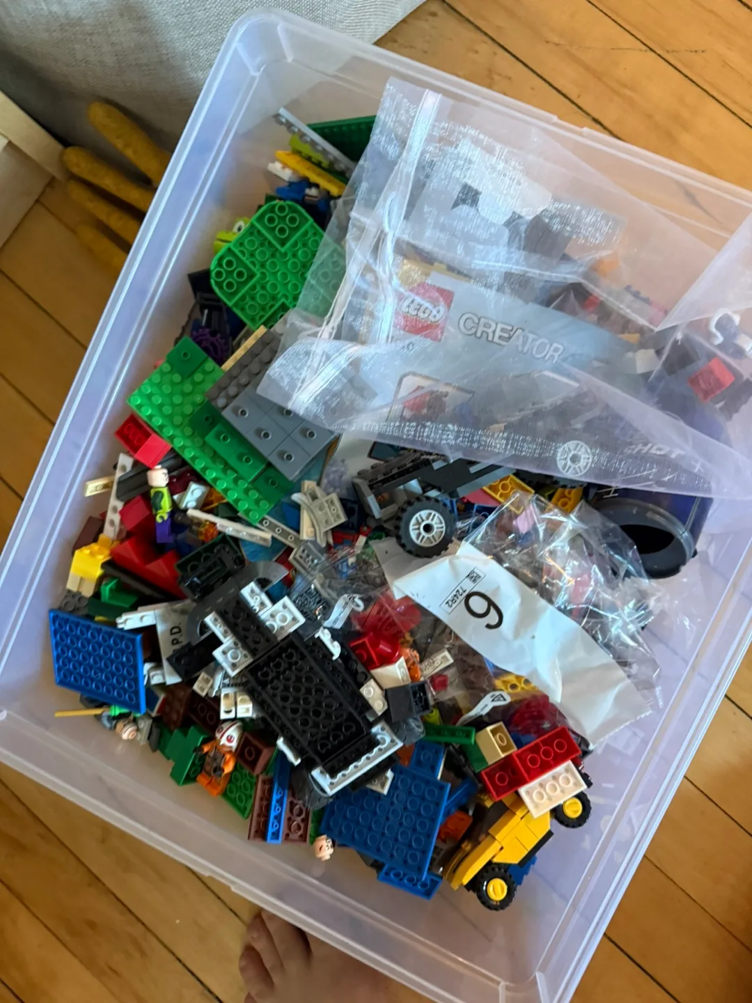 LEGO Lot - Bulk LEGOs and Sets thumbnail