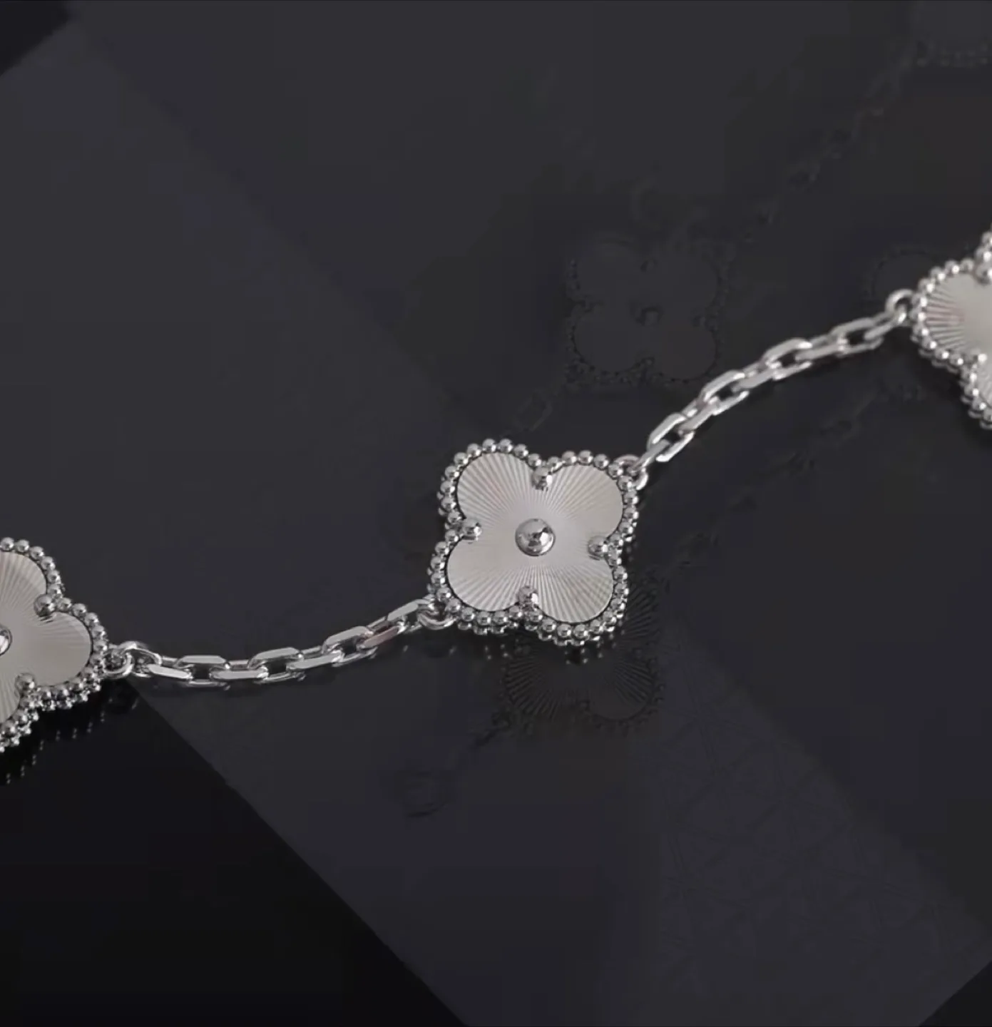 18K white gold and Silver clover bracelet image indicator(4)