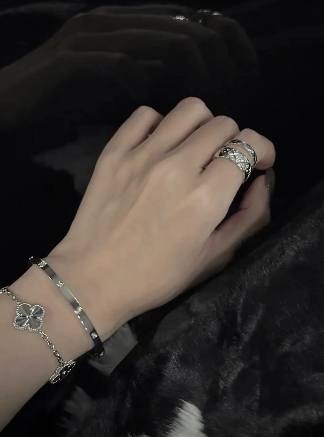 18K white gold and Silver clover bracelet image indicator(2)