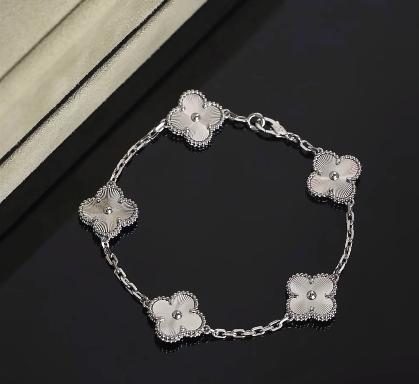 18K white gold and Silver clover bracelet thumbnail