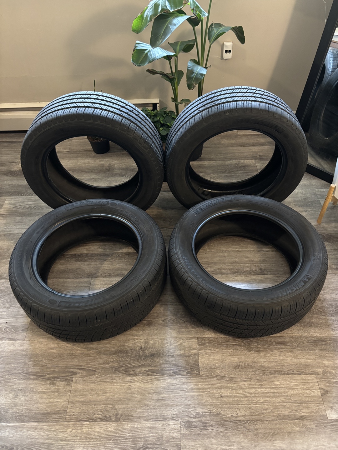 Four Michelin Premier LTX 225/55R17 97H tires