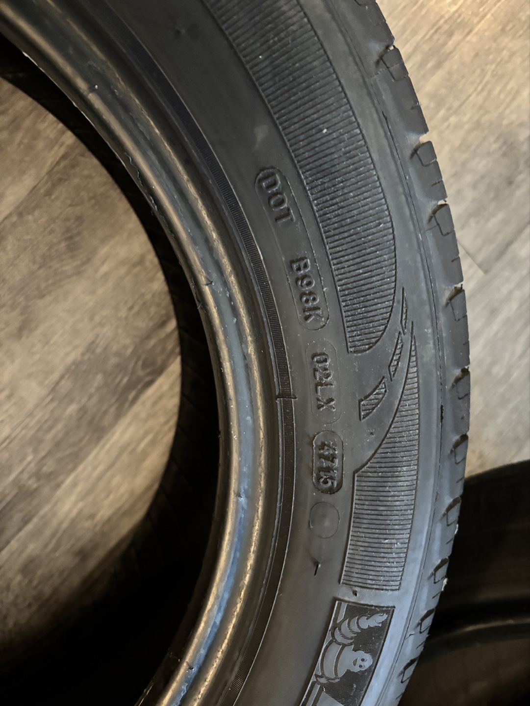 Four Michelin Premier LTX 225/55R17 97H tires - photo 5