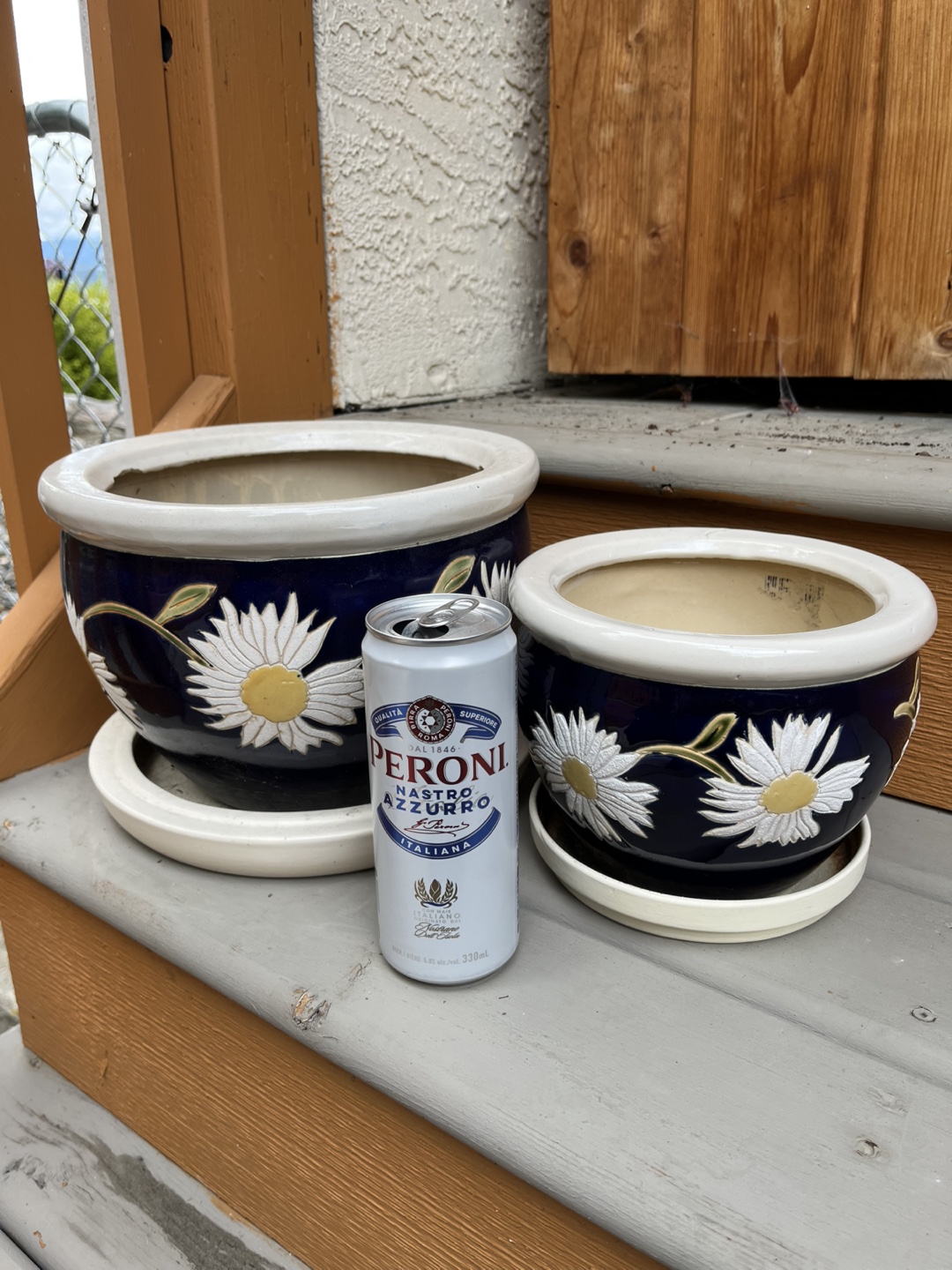 Pair of glazed plant pots with saucers - photo 3