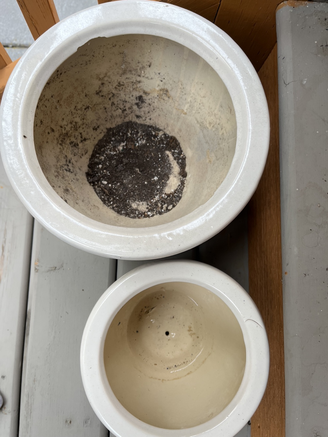 Pair of glazed plant pots with saucers - photo 4