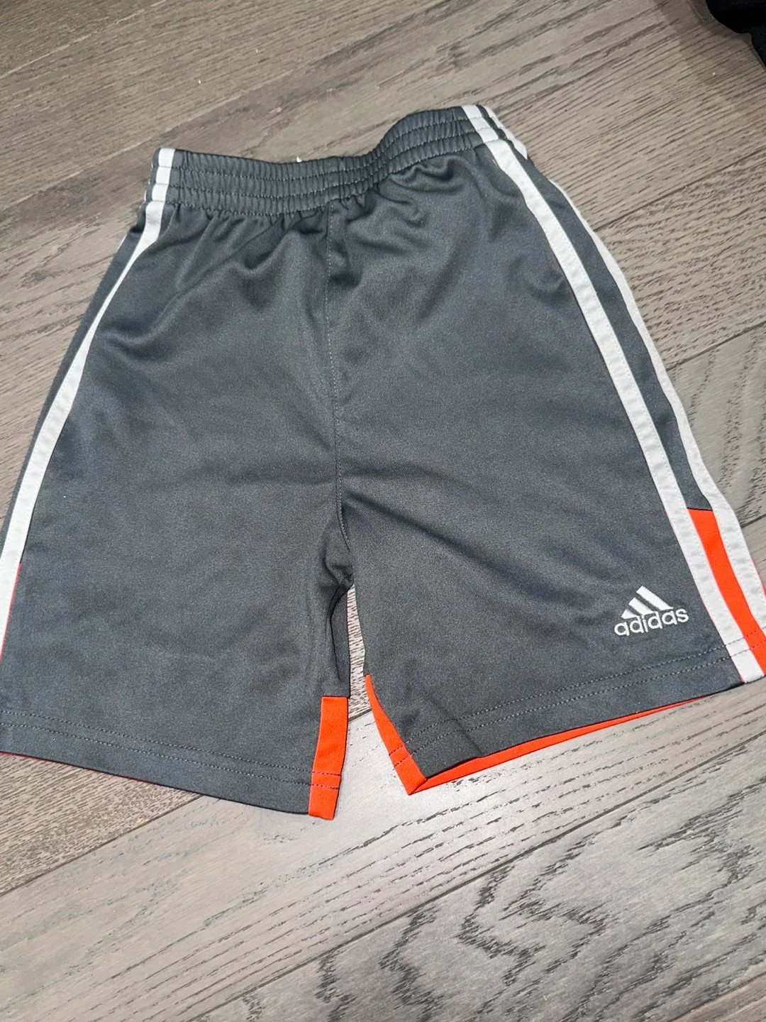 Kids' clothing bundle: shorts and shirt image indicator(2)