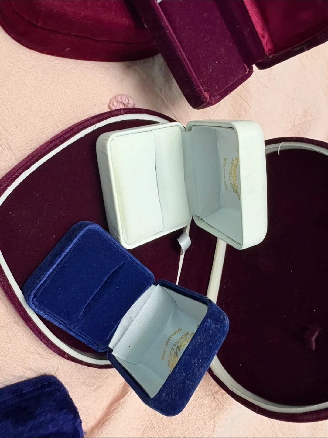 Lot of 5 Vintage Jewellery Boxes image indicator(4)