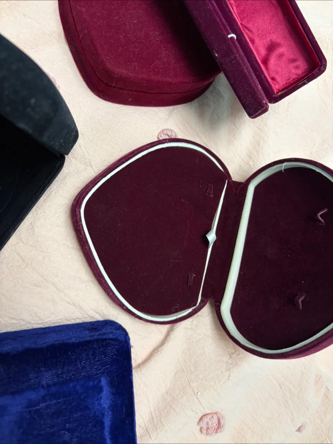 Lot of 5 Vintage Jewellery Boxes image indicator(5)