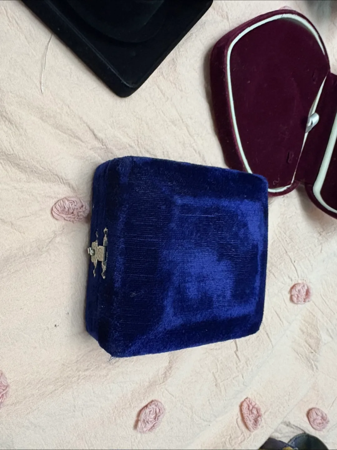 Lot of 5 Vintage Jewellery Boxes image indicator(6)