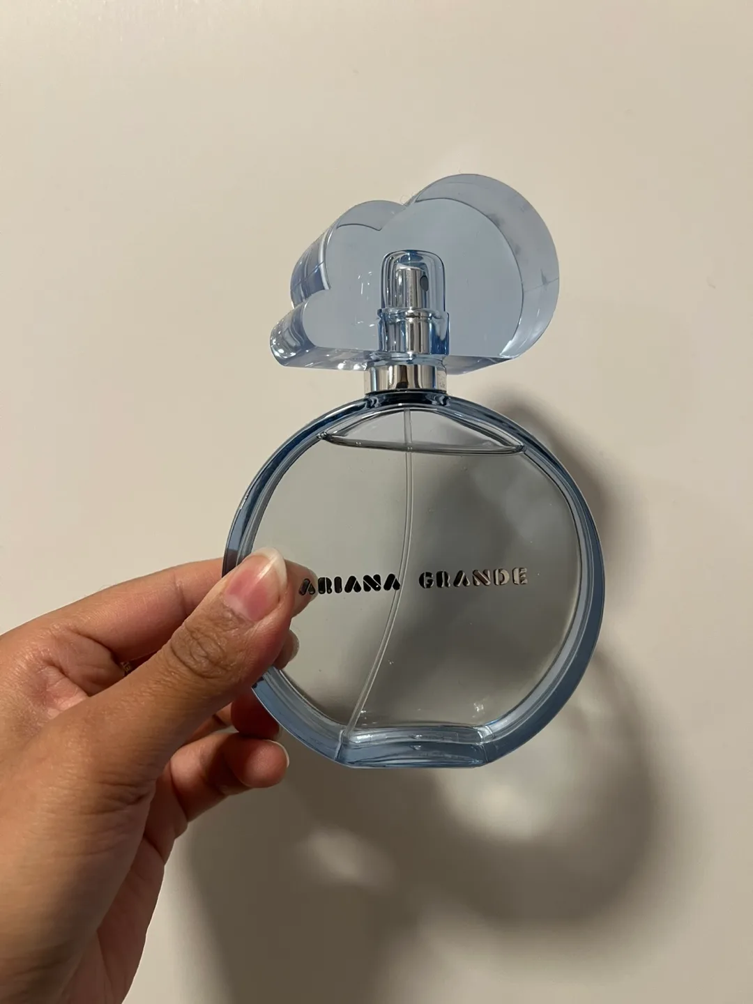 Ariana Grande Cloud Perfume image indicator(2)