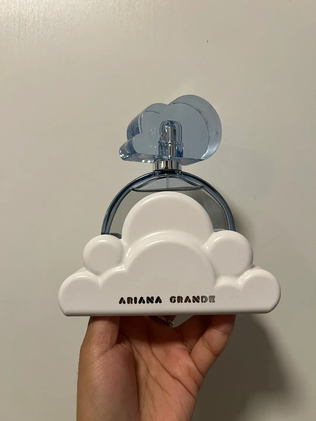 Ariana Grande Cloud Perfume thumbnail