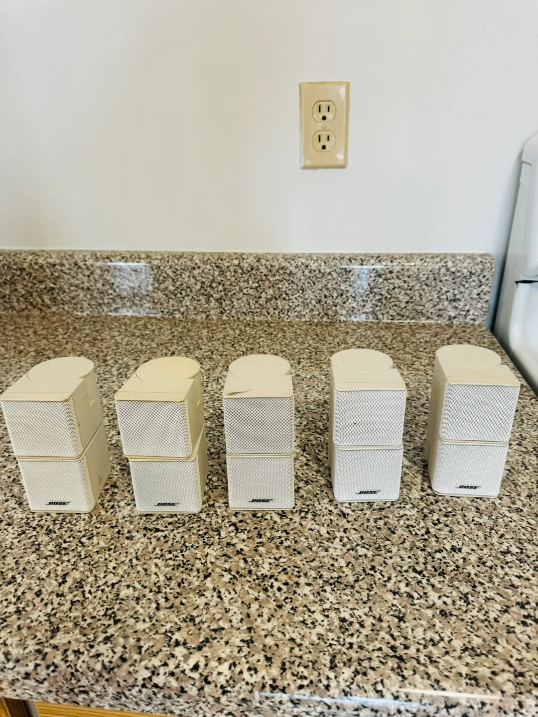 Bose Cube Speakers - Lifestyle 12 -Set of 5 image indicator(2)