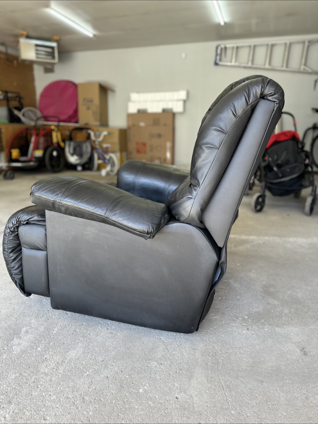 Palliser Rocker Recliner (FREE DELIVERY - photo 3