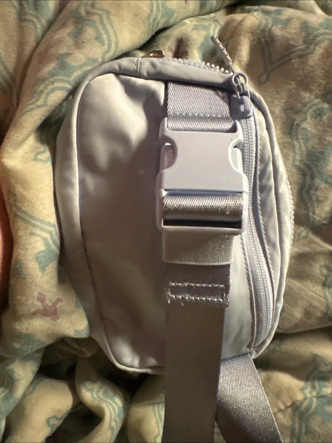 Lululemon Everywhere Belt Bag - Light Blue image indicator(2)