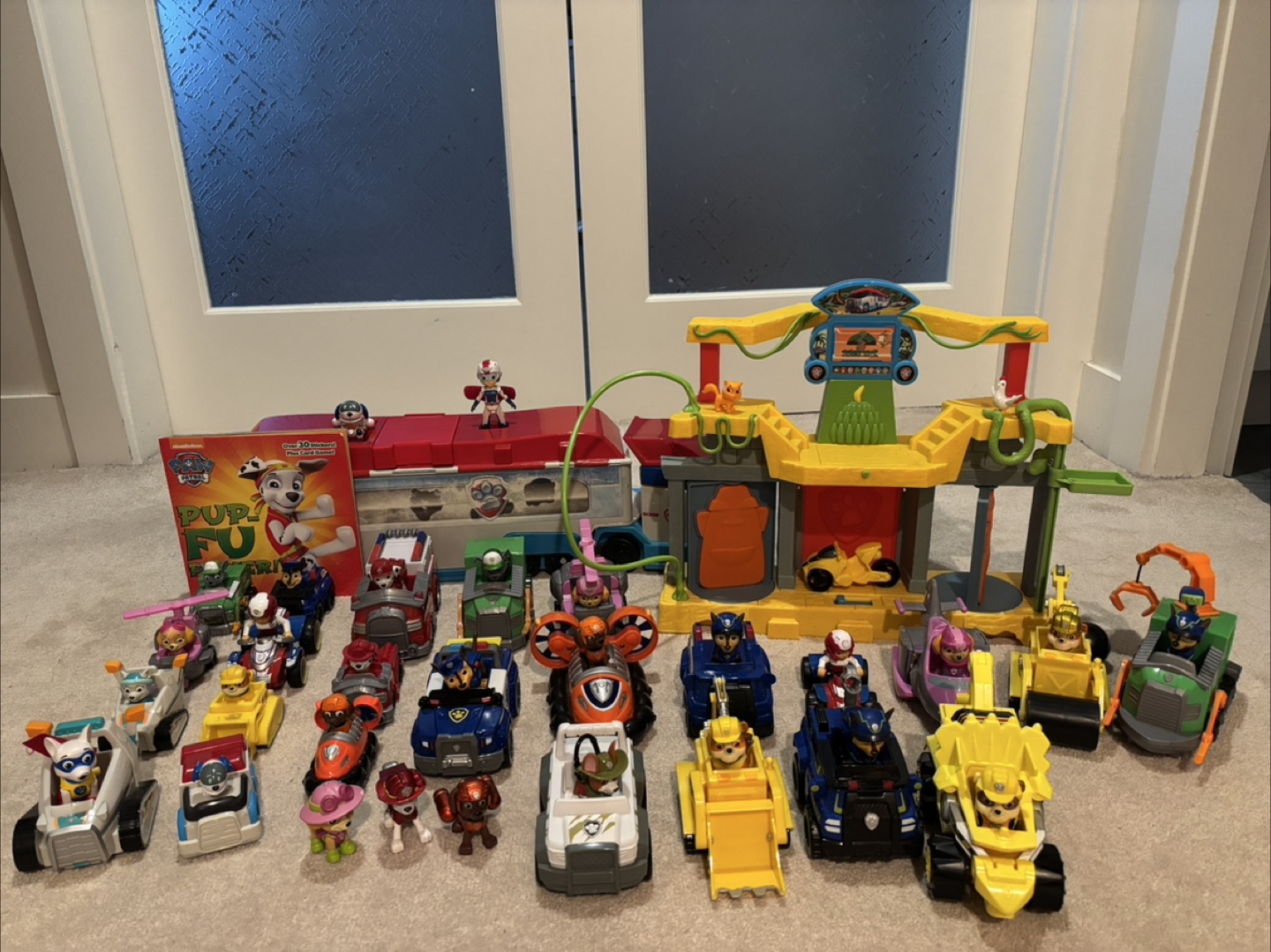 Paw Patrol Mega Bundle - Vehicles, Playsets & Book! - photo 2
