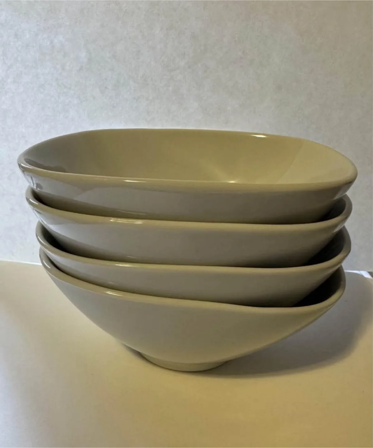 Set of four white porcelain bowls thumbnail