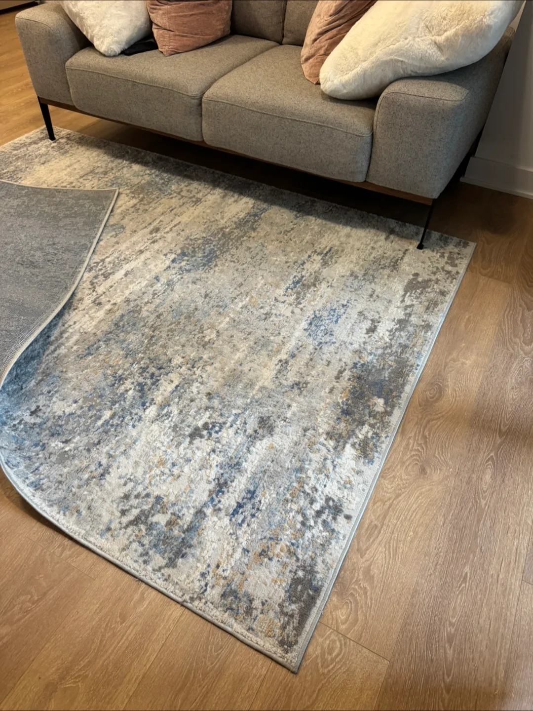 Center rug thumbnail