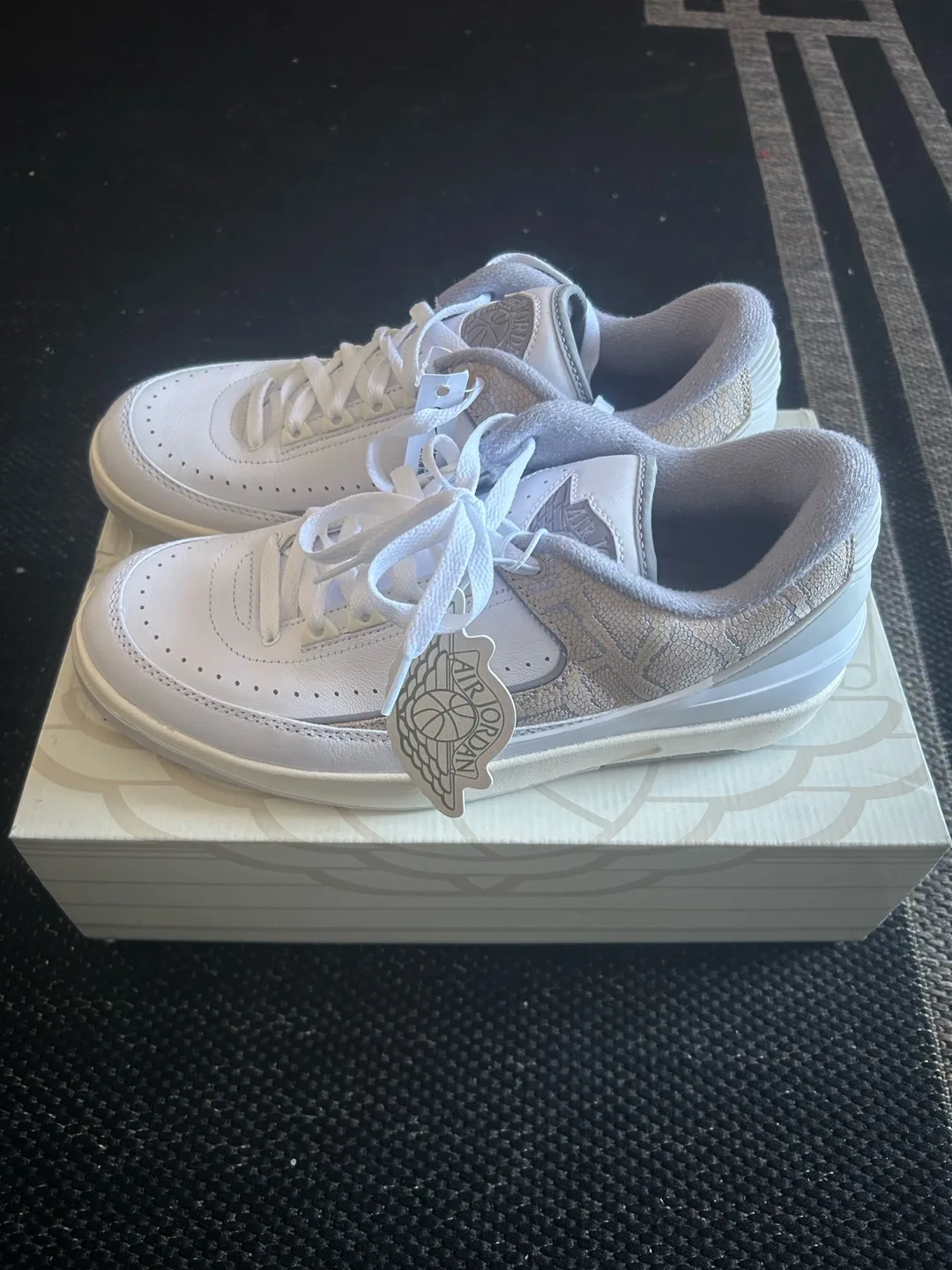 Air Jordan 2 Retro Low Og thumbnail