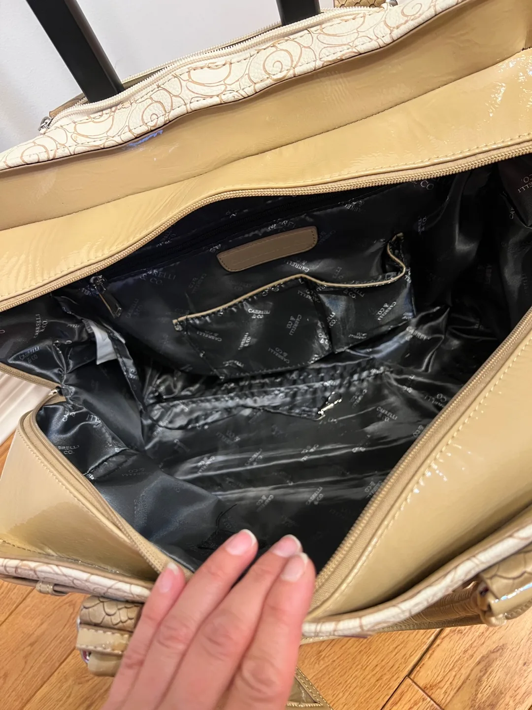 Rolling Travel Tote Bag - Beige Rose Pattern image indicator(4)