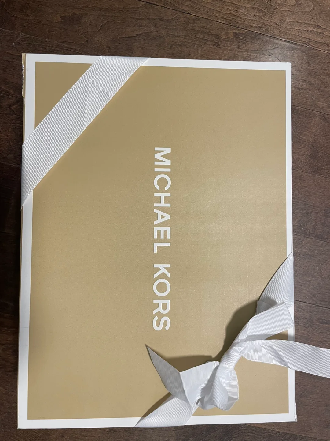 Michael Kors Gift Box thumbnail