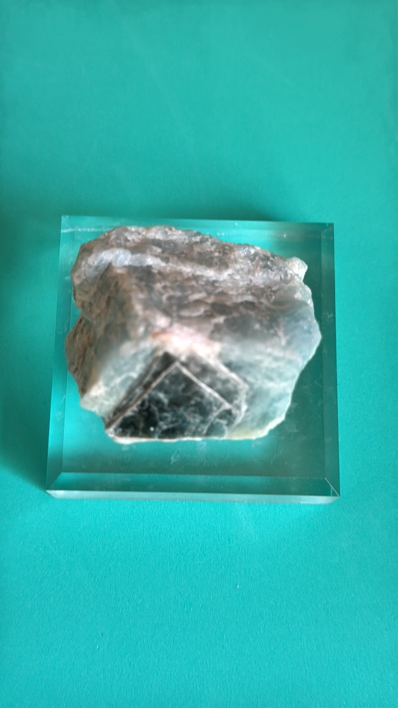 Etched blue aquamarine with mica naturally🧡 shaped as a pyramid. - photo 2