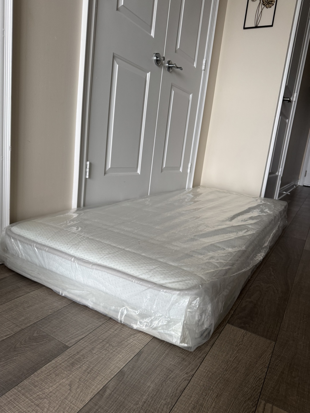 Zinus 6-Inch Mattress - Narrow Twin (never used)
