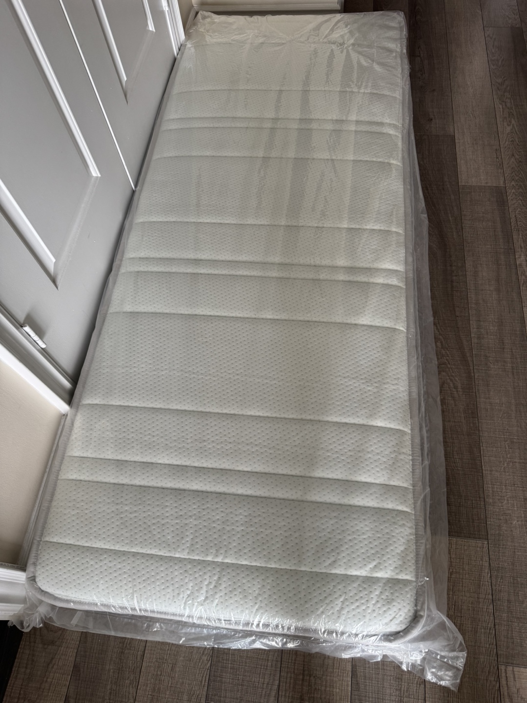 Zinus 6-Inch Mattress - Narrow Twin (never used) - photo 2