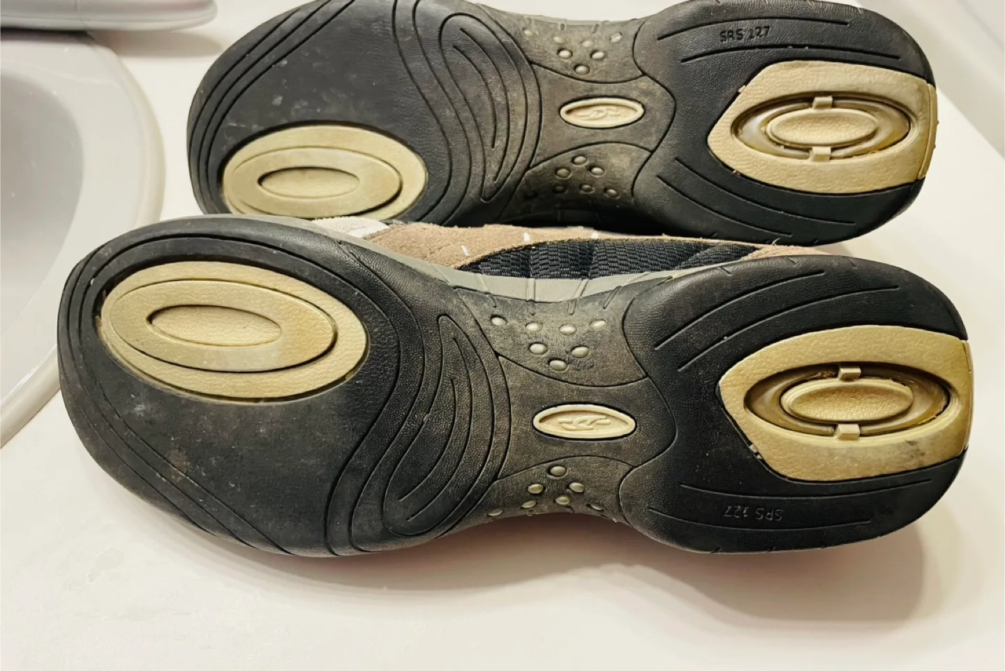 Dr. Scholl’s Slip-on activewear. Size 11 image indicator(4)