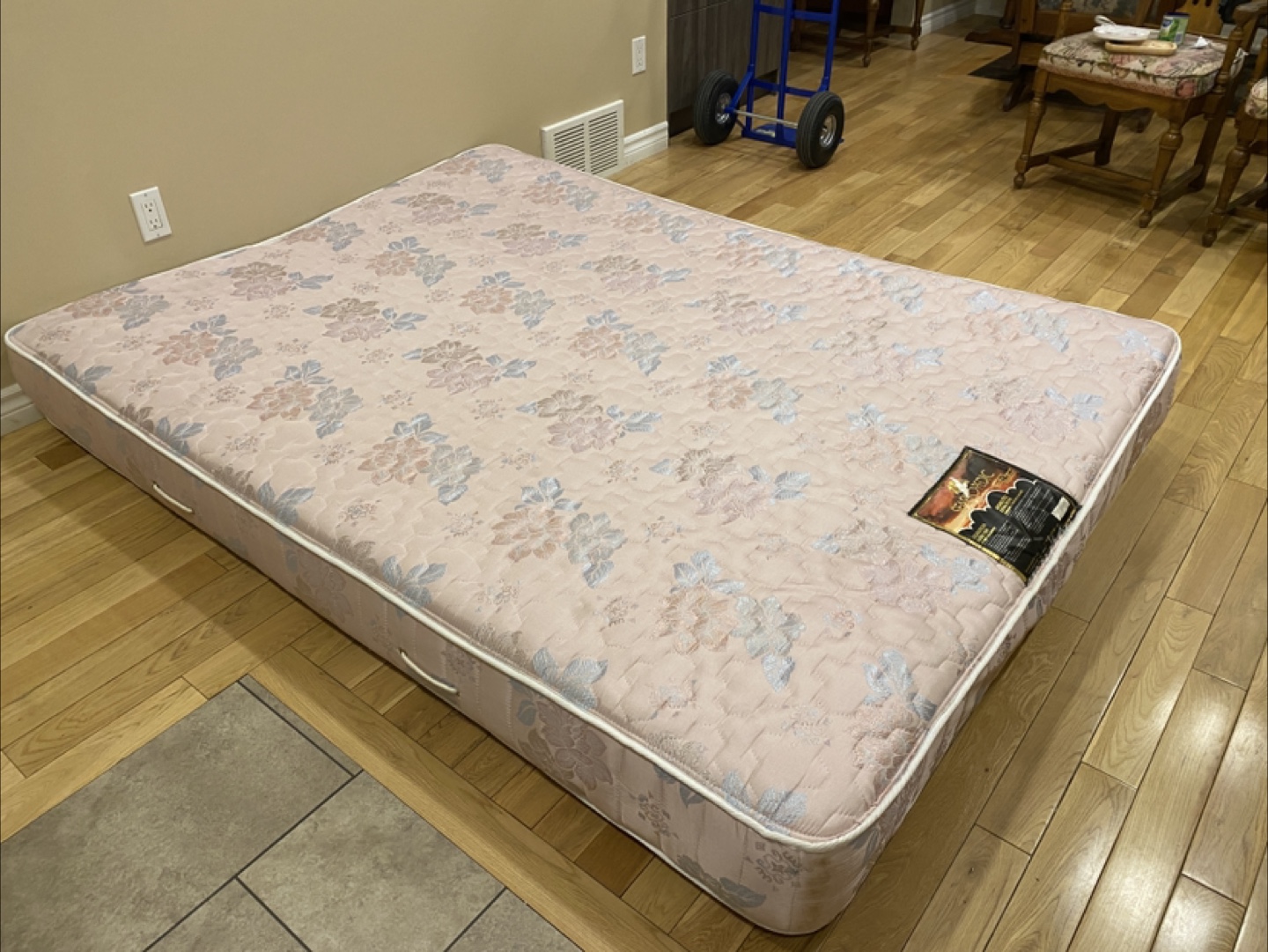 Sears Queen Size Mattress in Great Condition (CAN DELIVER) - photo 4