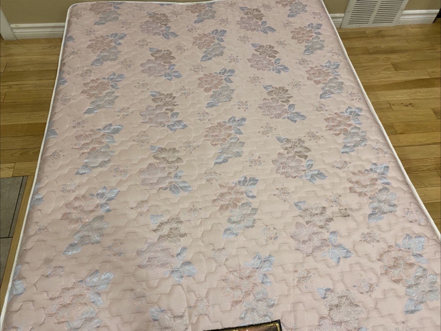 Sears Queen Size Mattress in Great Condition (CAN DELIVER) - photo 5