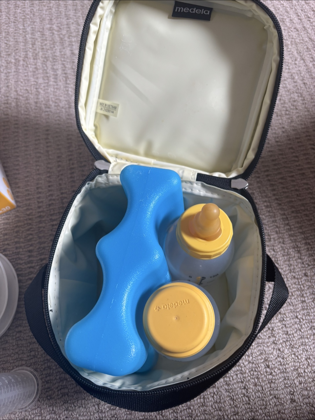 Medela Freestyle Electric Breast Pump with ALL Accessories - photo 4