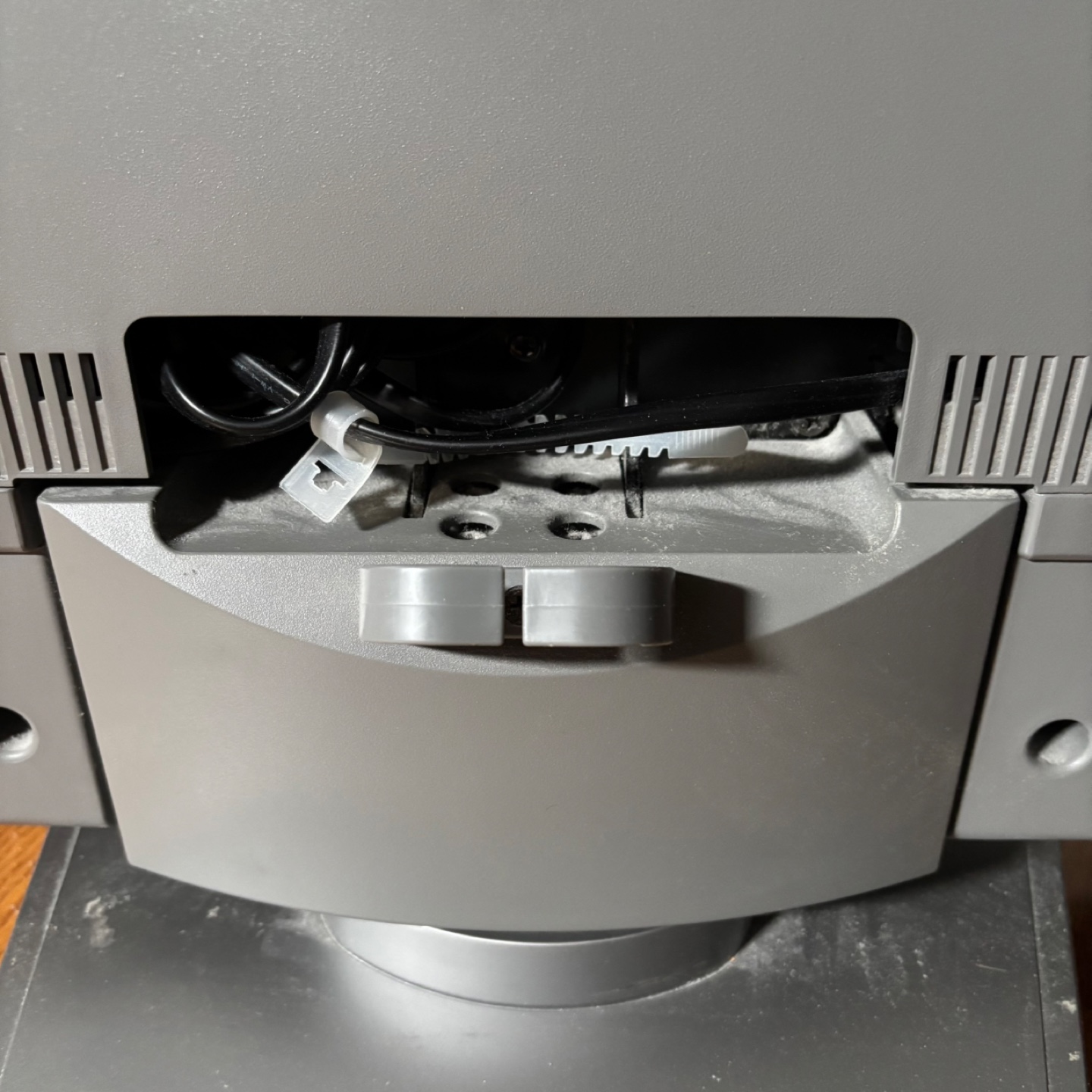 Toshiba Television Receiver - 37HL95 - October 2005 - photo 4